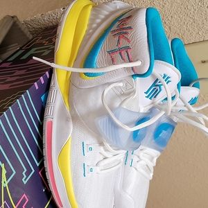 KYRIE 6